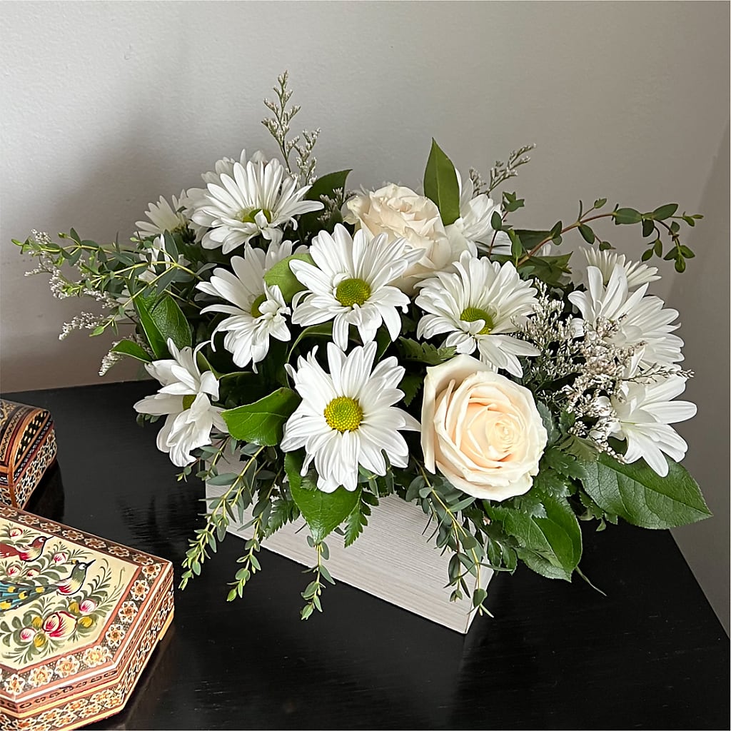 Fresh Linen Box Bouquet – DW FLORALS & GIFTS OF SANTA FE, Santa Fe TX