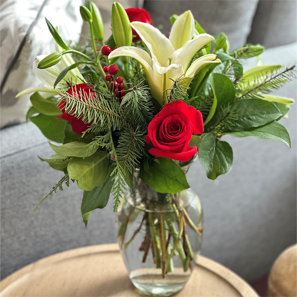 Sparkling Snowflakes Bouquet – DW FLORALS & GIFTS OF SANTA FE, Santa Fe TX